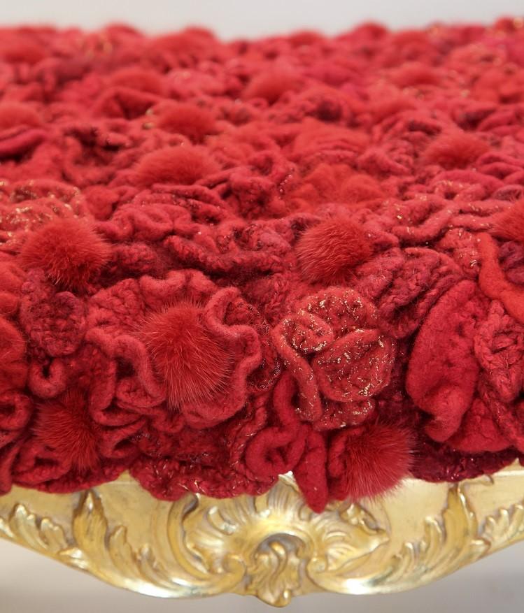 Red pouf