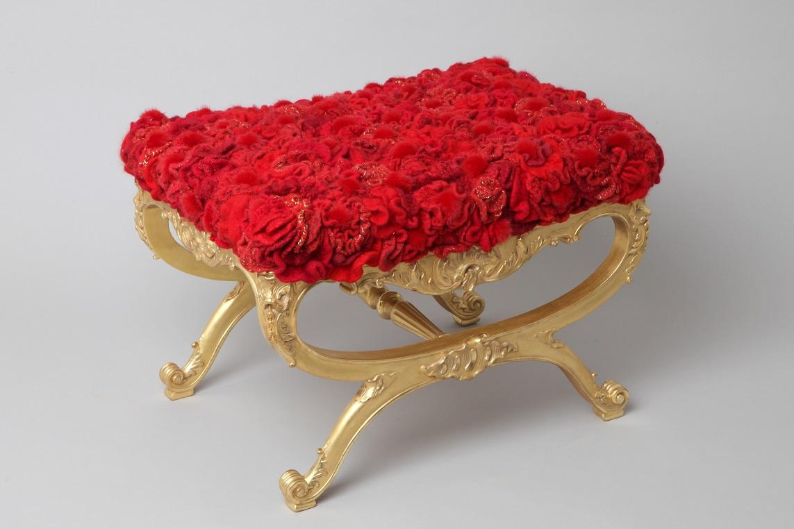 Red pouf
