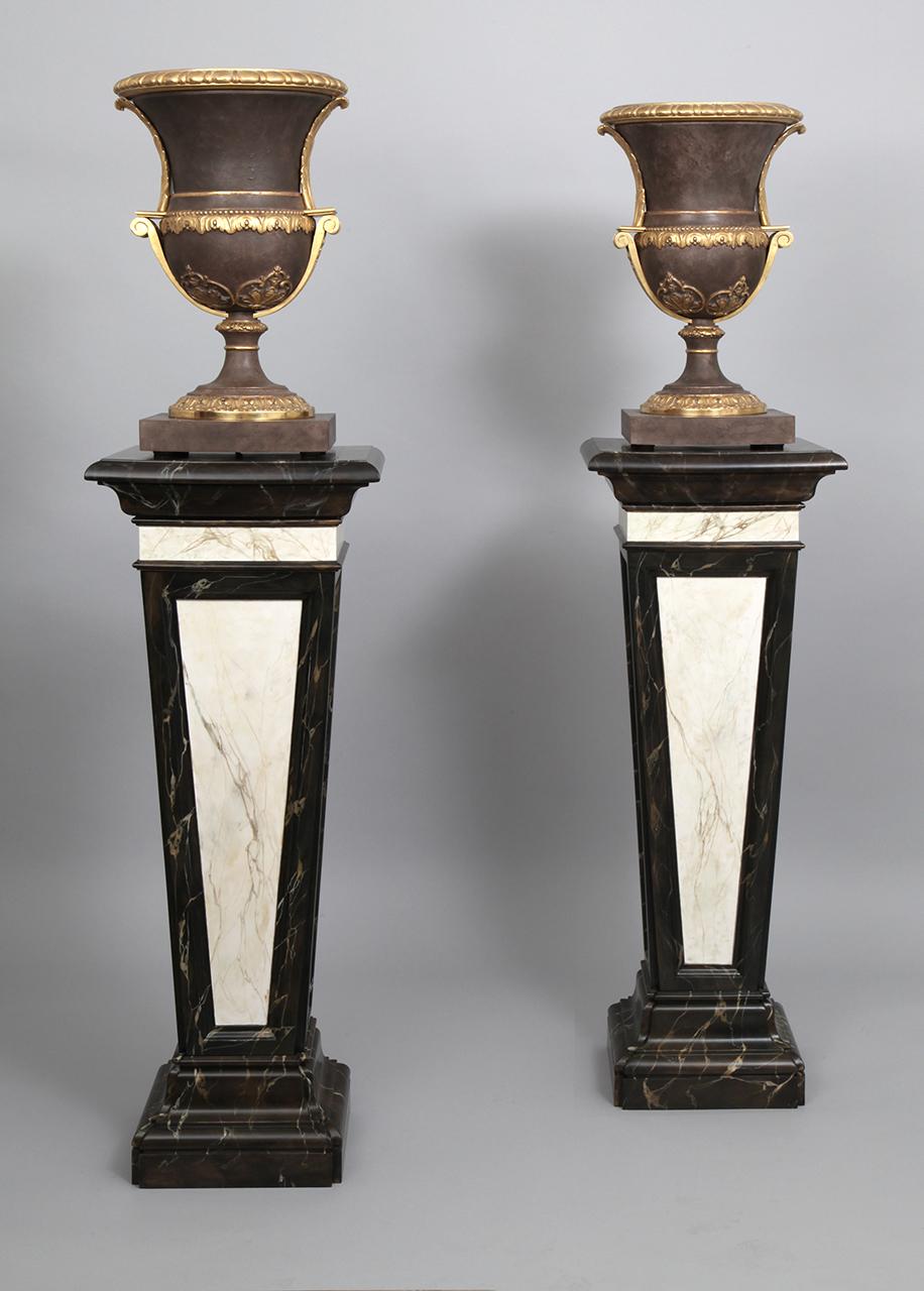Gaine Louis XIV avec vases type Medicis